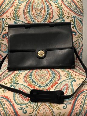 Jemma Emma39 Classic Black Leather Shoulder Bag with Gold Turn-Lock